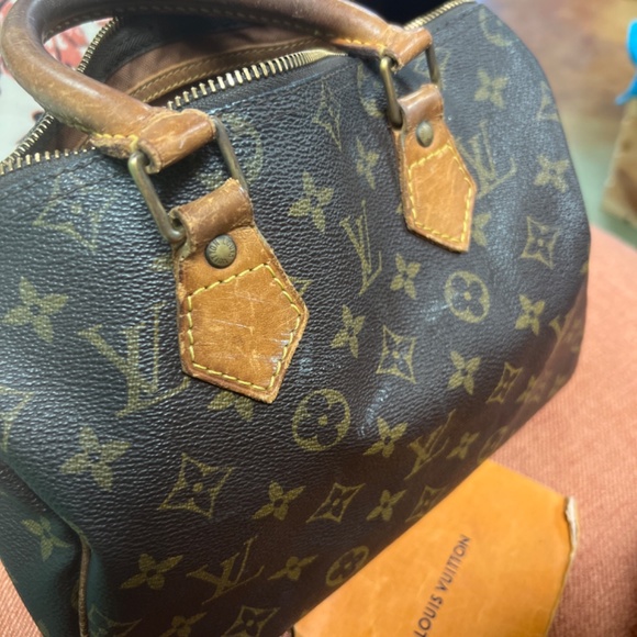 Authentic Louis Vuitton purse - Picture 5 of 5